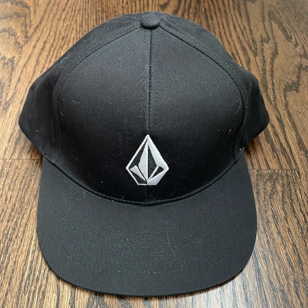 Volcom one size black adjustable hat NWOT